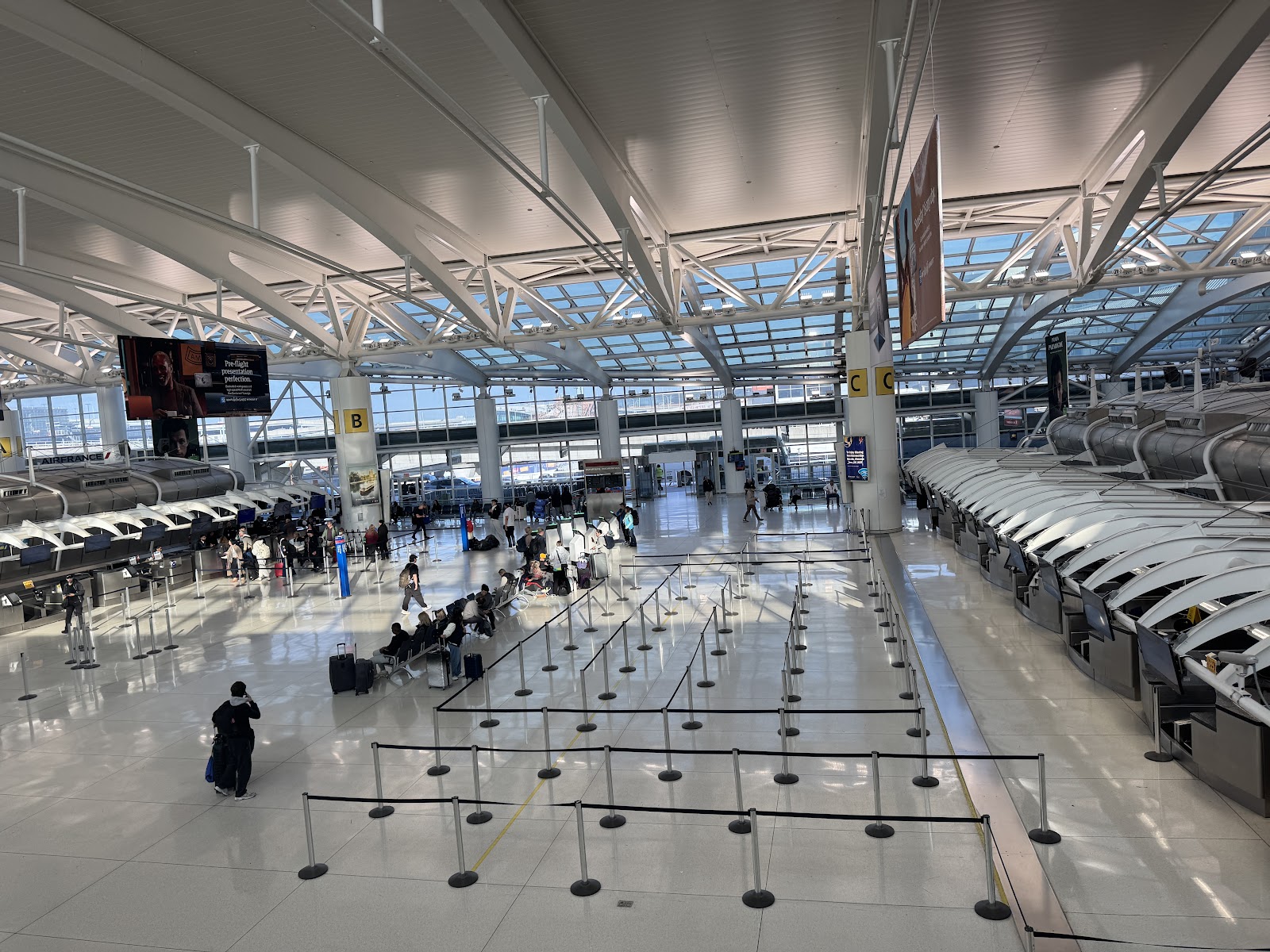 איך להגיע מנמל התעופה JFK למנהטן בניו יורק — כל האופציות