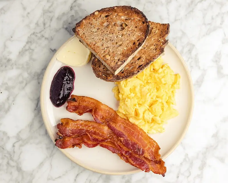 Suited - תמונה 2